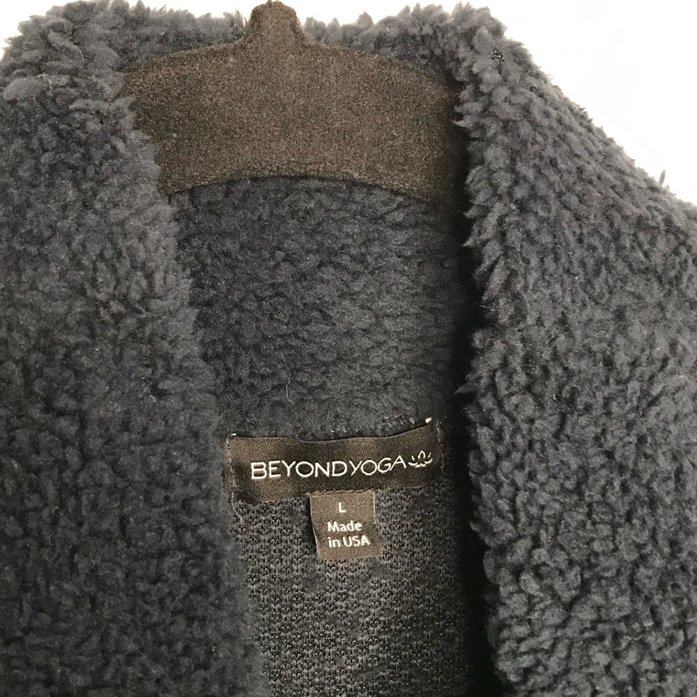 BEYOND YOGA WOMEN'S ALL TIME NAVY BLUE SHERPA FAUX FUR CROPPED PULLOVER LARGE - Picture 2 of 8